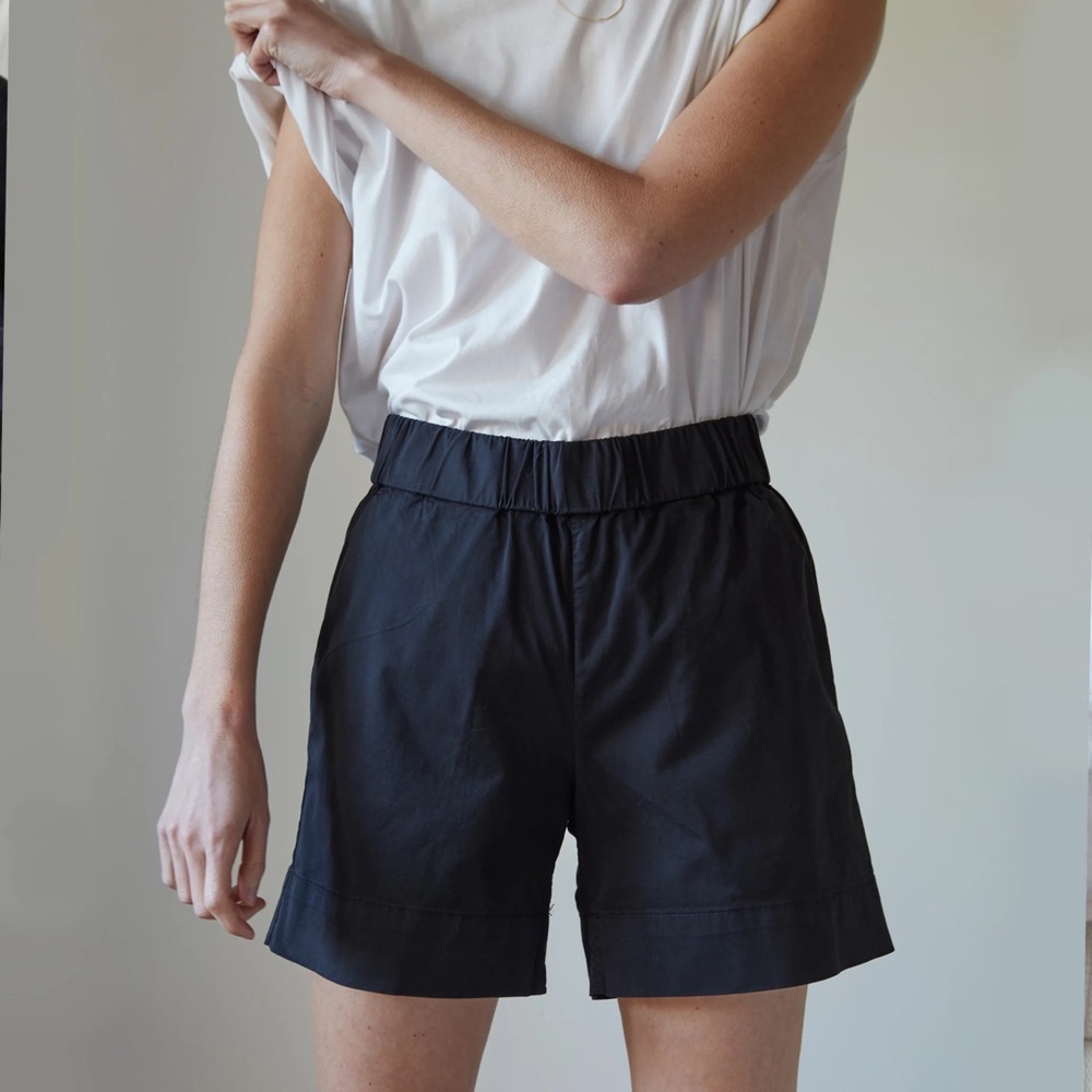 Everlane “easy short” in washed black